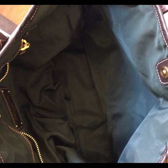 (Used) Prada tote. Dark green. Slight discoloration - Picture 8 of 10